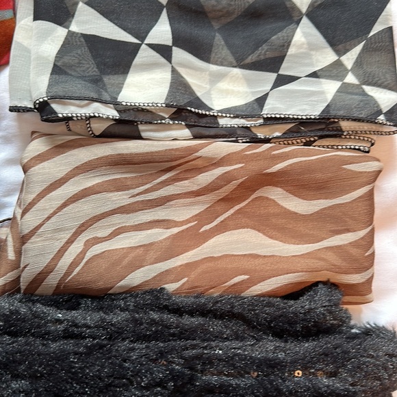 16 asst scarfs - Picture 15 of 16